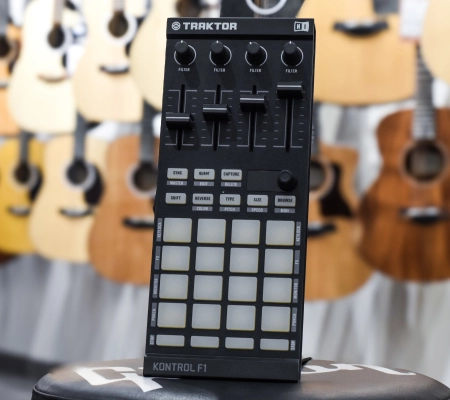 Native Instruments - TRAKTOR KONT F1 2